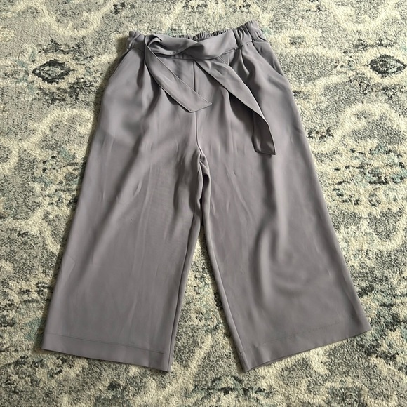 Lululemon Noir Crop - Picture 1 of 13